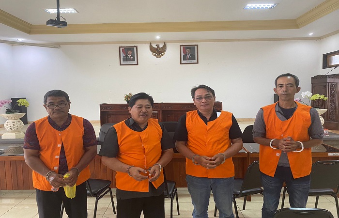Empat tersangka WS sebagai Ketua EUP juga eks Kepala LPD Desa Tibubiu, NE bendahara UEP sekaligus eks Ketua LPD Desa Mandung, ND mantan ketua BKS LPD Kecamatan Kerambitan dan juga eks Ketua LPD.