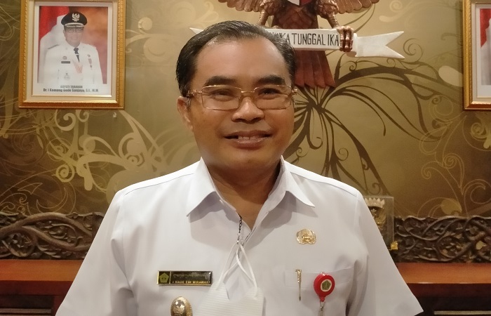 Wakil Bupati Tabanan I Made Edi Wirawan, kader PDIP ini dipecat bersama dua kader PDIP lainnya karena membelot pada Pilkada lalu.