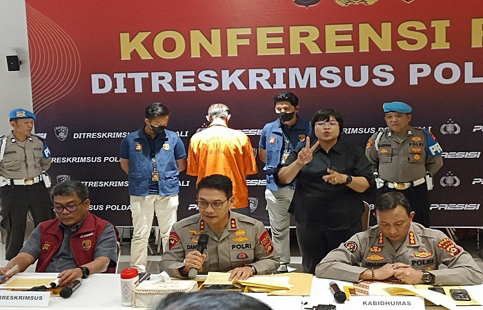 Kepala Kepolisian Daerah (Kapolda) Bali Irjen Pol Daniel Adityajaya, S.H., S.I.K., M.Si., beberkan pelaku tersangka Bule Jerman, AF, 53, Jumat sore (24/1) kemarin.