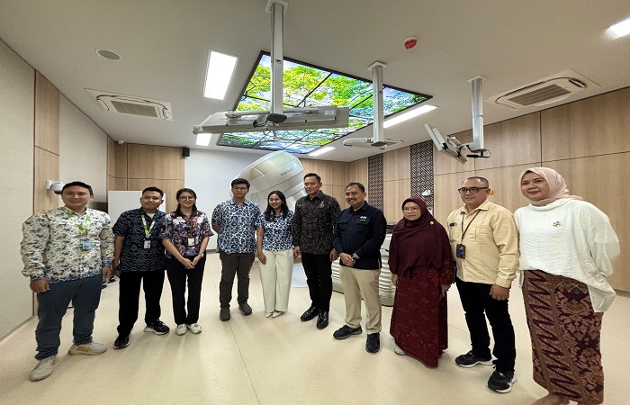 Menteri Koordinator Bidang Infrastruktur dan Pembangunan Kewilayahan, Agus Harimurti Yudhoyono saat melakukan peninjauan  ke Bali International Hospital pada Kamis (23/1) sore.