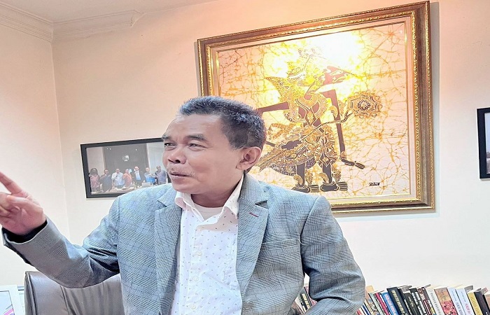 Agus Widjajanto. Penulis adalah praktisi hukum dan pemerhati masalah sosial budaya, politik, hukum dan sejarah bangsanya.
