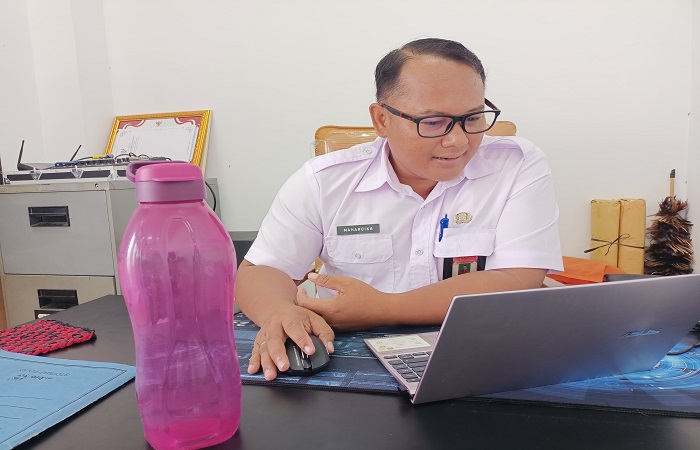Di Buleleng per Kamis (6/2), seluruh instansi dan sekolah wajib menggunakan tumbler. Ini sebagai upaya mengurangi dan membatasi penggunaan sampah sekali pakai.