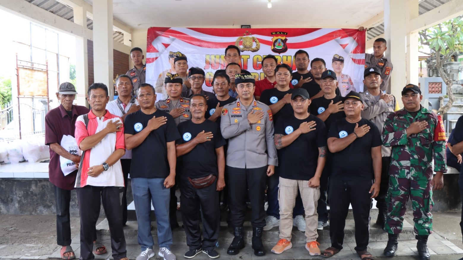 JUMAT CURHAT: Agenda jumat curhat di Kantor Perbekel Patemon.