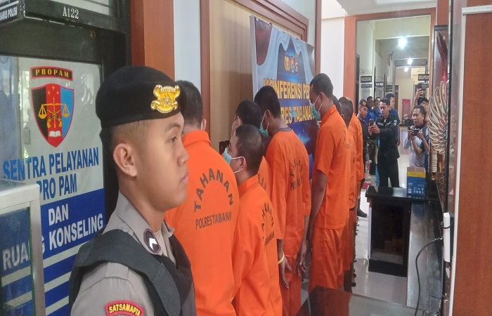 Sebanyak 13 tersangka narkotika yang diamankan di Mapolres Tabanan.