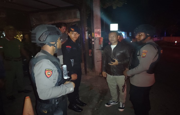 Kapolsek Kuta Selatan Kompol I Gusti Ngurah Yudistira, S.H., M.H., melakukan patroli lantaran terjadi pengeroyokan dua driver online di Pecatu.