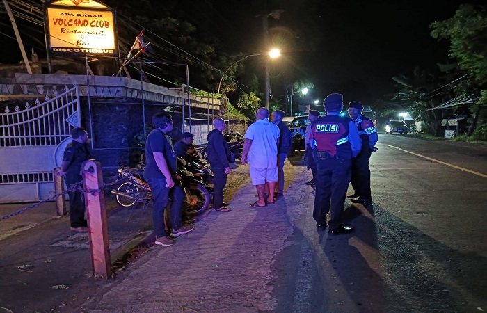 Polsek Kota Singaraja lakukan patroli dan pemeriksaan ke sejumlah tempat hiburan malam di wilayah kota. Hal ini untuk mencegah terjadinya kriminalitas serta peredaran narkotika.