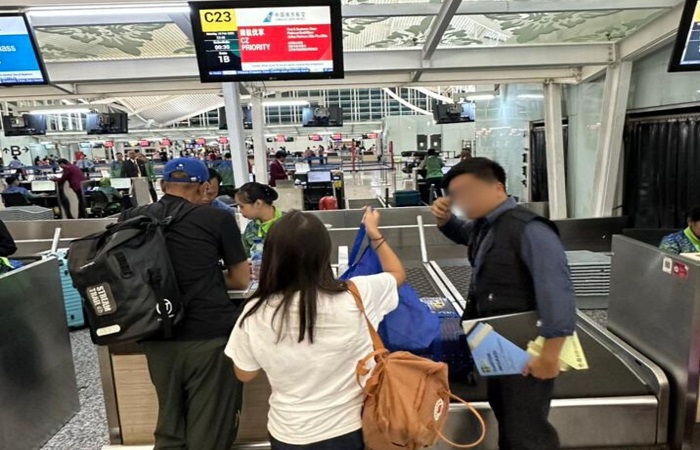 CJ dan AM dideportasi Imigrasi Singaraja, lantaran menyalah gunakan izin tinggal. Mereka berdua ketahuan sebagai instruktur selam.