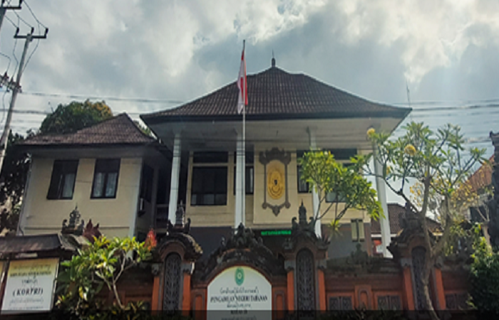 Pengadilan Negeri (PN) Tabanan kembali menggelar sidang lanjutan &lsquo;anjing Vs kucing&rsquo;, Senin (24/2) kemarin. Sidang lanjutan kali ini menghadirkan saksi dokter Ni Putu Desi Wulandari terkait visum.