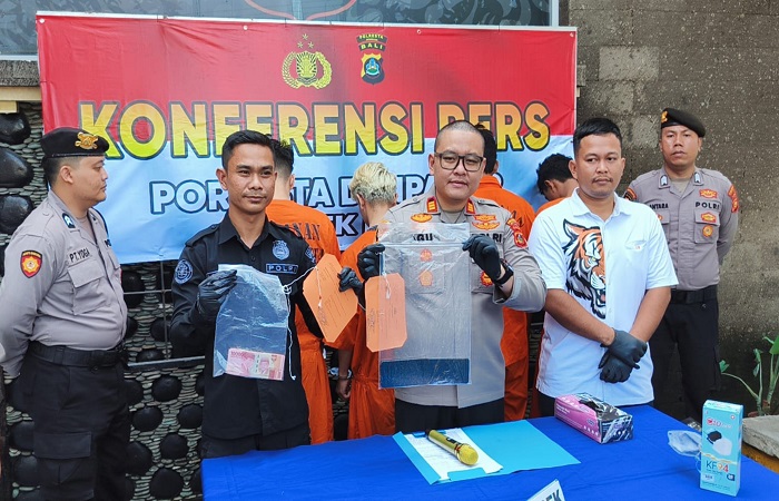 Polsek Kuta beberkan empat pelaku kejahatan yang kenakan pakaian tahanan, Sabtu (15/2) lalu.