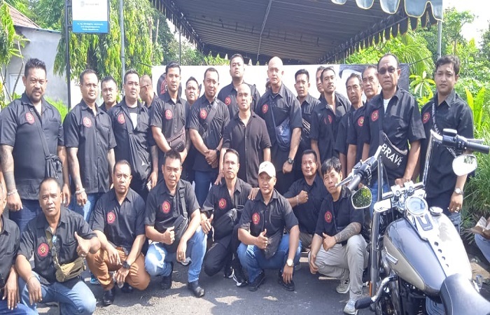 Merayakan hari ulang tahun (HUT) Laskar Bali Badak Agung ke-21, ratusan anggota Laskar Bali Badak Agung menggelar bakti sosial donor darah, Senin (17/2/2025) di Denpasar.