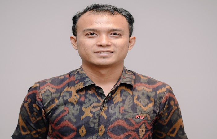 I Gusti Ngurah Erlangga Bayu atau yang dikenal sebagai basist dari band rock asal Bali, Triple X Ikut seleksi Anggota KPID Bali