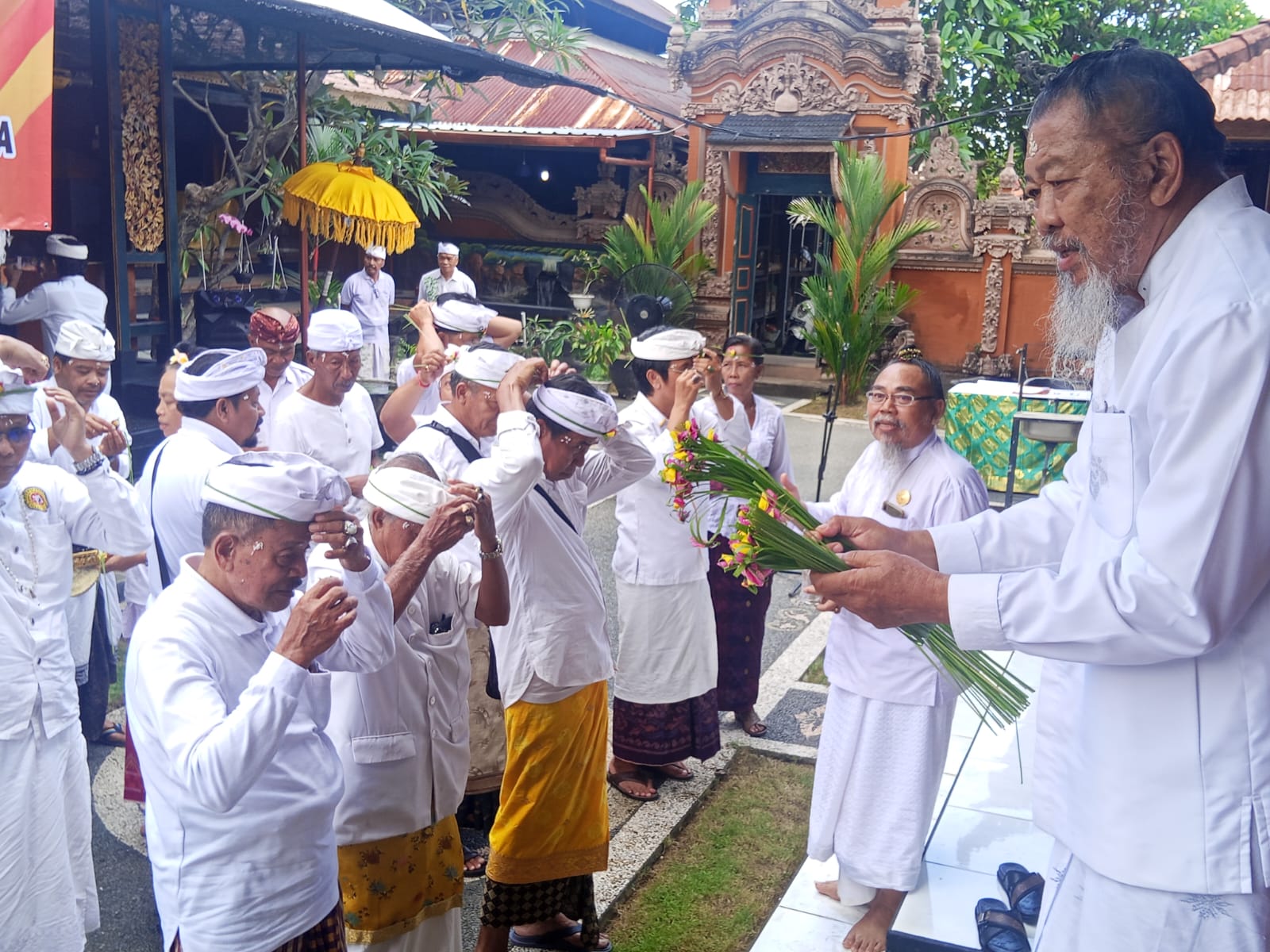 PENGURUS BARU: Suasana pelantikan pengurus Perkumpulan Dharmopadesha Pusat Nusantara (PDPN) Buleleng di Gria Upapati Liligundi, Minggu (2/3/2025).
