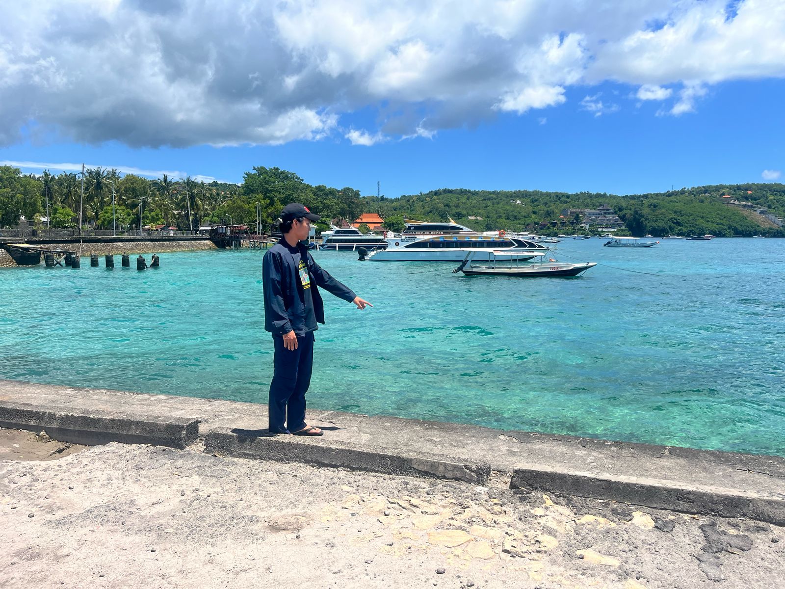 INI LOKASINYA: Lokasi turis Rusia yang terjun bebas bersama sepeda motor sewaan di Pelabuhan Nyuh Tebel, Nusa Penida.