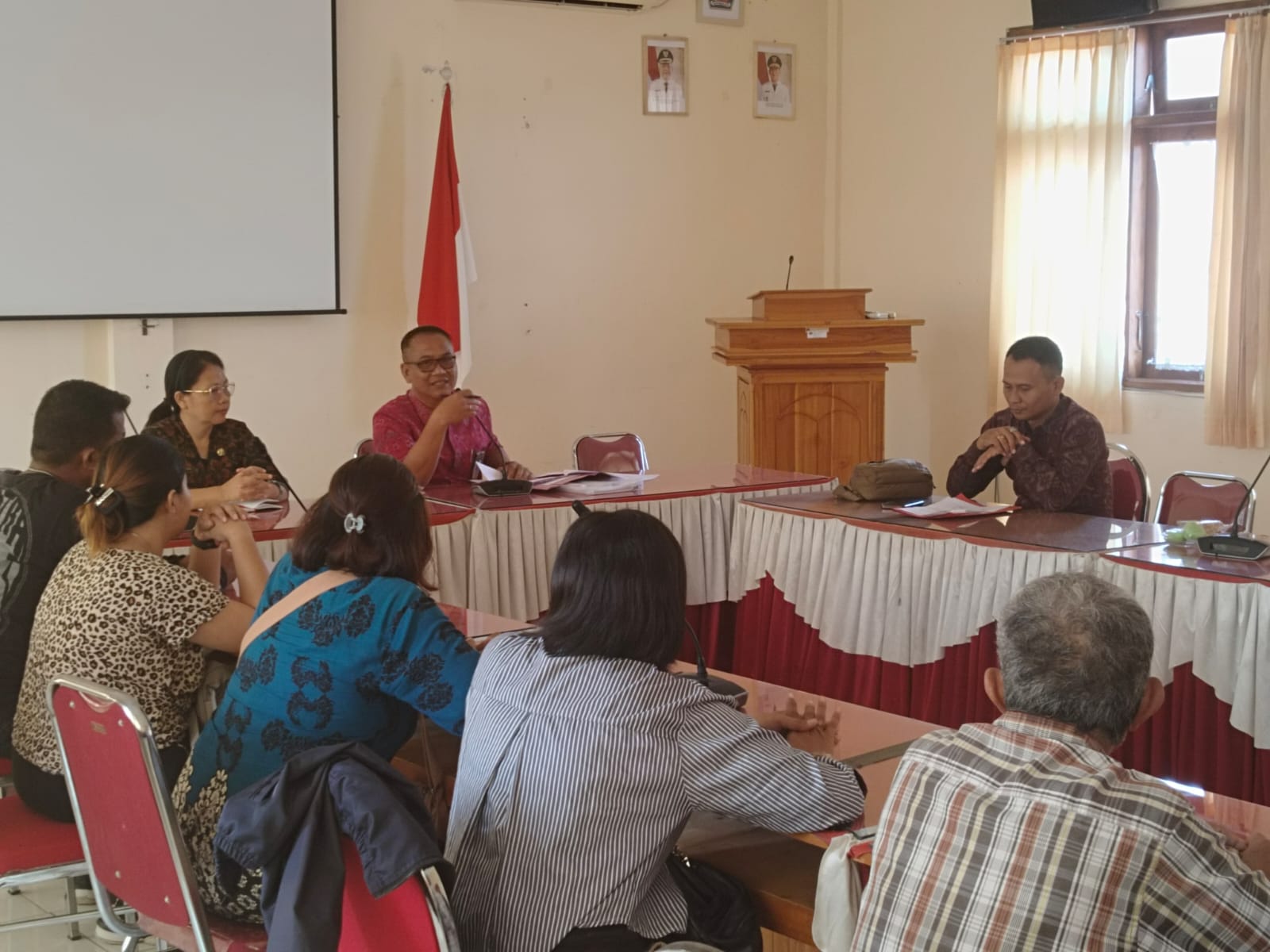 MENGADU: Sejumlah mantan karyawan BPR Buleleng 45 mengadu ke Dinas Tenaga Kerja (Disnaker) Buleleng.