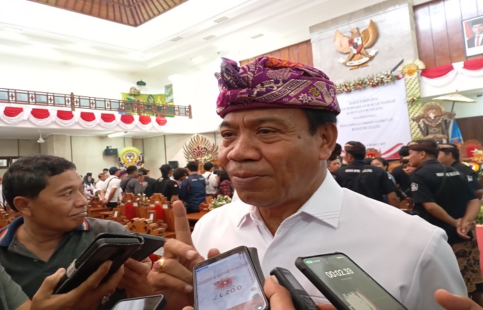 Mantan Pj Bupati Buleleng, Ketut Lihadnyana sebut dirinya tak ambil pusing atas laporan LSM ABJ ke KPK, yang menyeretnya.