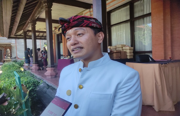 Ketua Umum Bali Villa Rental and Management Association (BVRMA), Kadek Adyana di Denpasar, Kamis (6/3)kemarin. Ia menyebut maraknya bisnis villa ilegal yang dimiliki oleh orang asing di Bali.