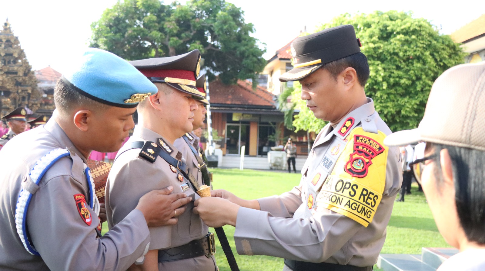 MUTASI: Serah terima jabatan pejabat polisi di Polres Buleleng. Tercatat ada delapan pejabat yang bergeser. Mulai dari wakapolres, kasat, kabag, dan kapolsek.