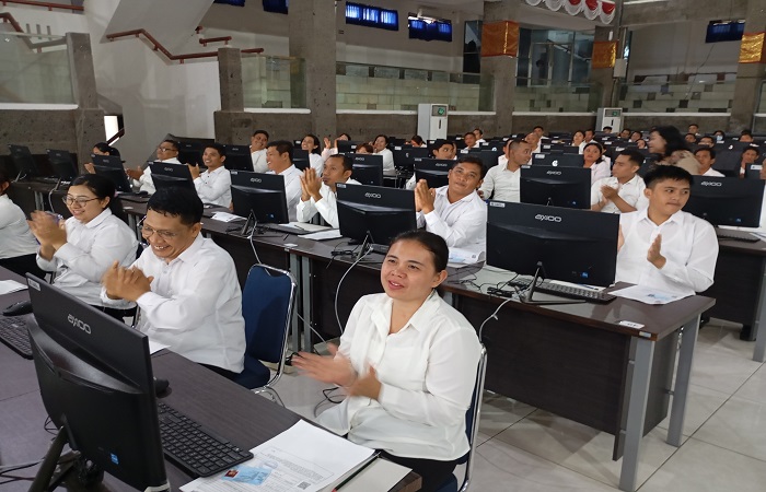 Sekda Buleleng, Gede Suyasa sebut NI PPPK Buleleng belum terbit. Sebab menyesuaikan juga dengan kebijakan dari pemerintah pusat yang terbaru.
