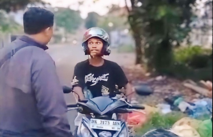 Petugas mendapati beberapa oknum warga yang terbukti melakukan pelanggaran pembuangan sampah sembarangan.