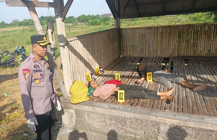 Jenazah pasutri inisial IPP, 25, dan DASA, 25, terbujur kaku di Pos Nelayan Desa Adat Kesiman, Denpasar Timur, Selasa (11/3) kemarin.