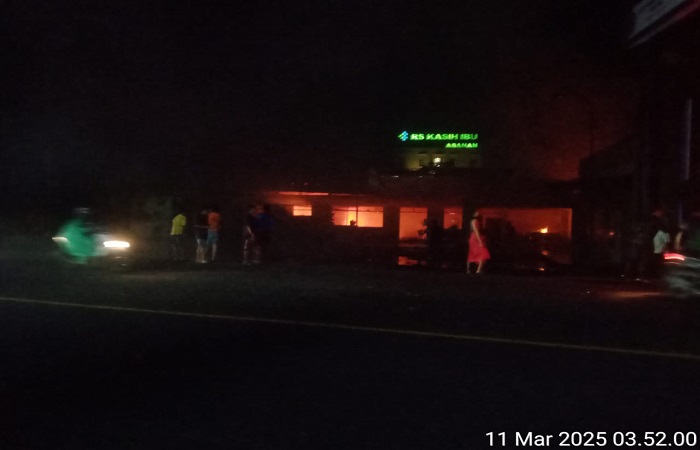 Kondisi Rumah Makan Banyuwangi yang ludes terbakar di Jalan Ir Soekarno, Banjar Tegal Belodan, Desa Dauh Peken, Tabanan.