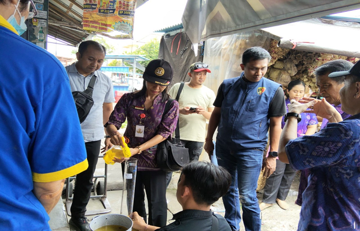 Satgas Pangan Polres Buleleng melakukan sidak MinyaKita, pasca ramainya ketidaksesuaian volume minyak goreng tersebut.