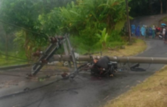 Korban Nengah Suari tewas tertimpa tiang listrik saat hujar disertai angin kencang pada Rabu (19/3) kemarin. Kejadiannya di Banjar Dinas Gumung, Desa Tenganan, Kecamatan Karangasem.