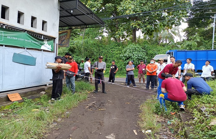 Pengukuran lahan untuk pembangunan akses dari jalan utama Singaraja-Denpasar menuju ke Sirkuit Lumbanan, mulai dilakukan.