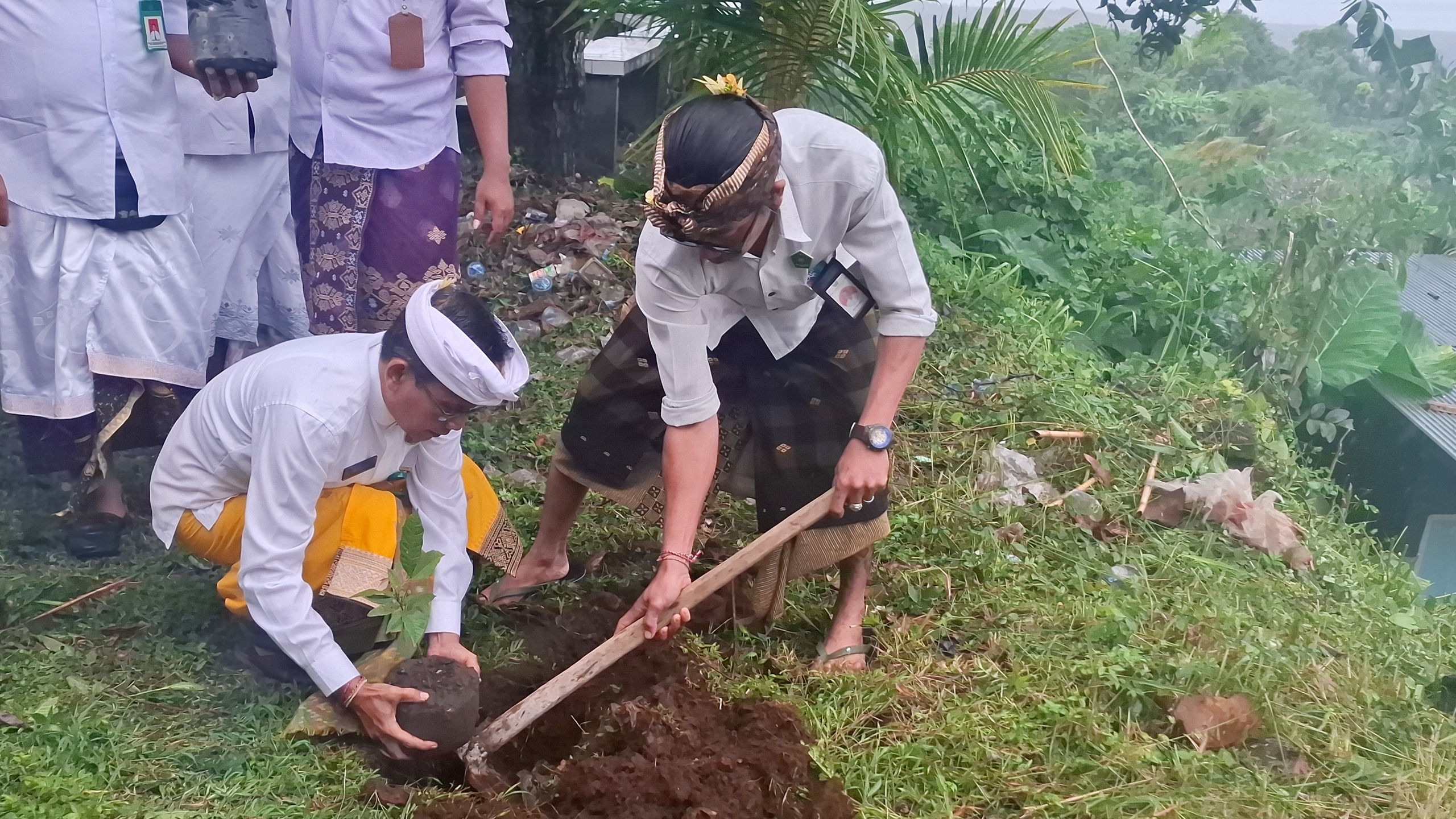 BAKTI SOSIAL: Aksi bakti sosial yang dilakukan oleh jajaran Kementerian Agama di Buleleng.