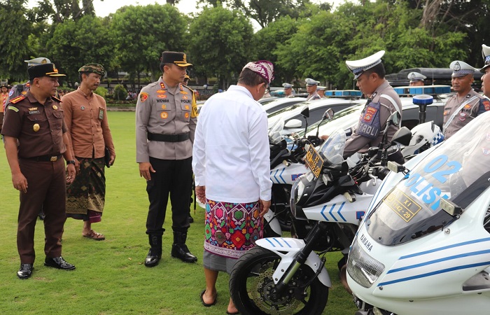 Polres Buleleng gelar Ops Ketupat Agung 2025 dalam rangka Idulfitri 1446 Hijriah. Diharapkan hari raya besar ini berjalan dengan aman dan lancar.