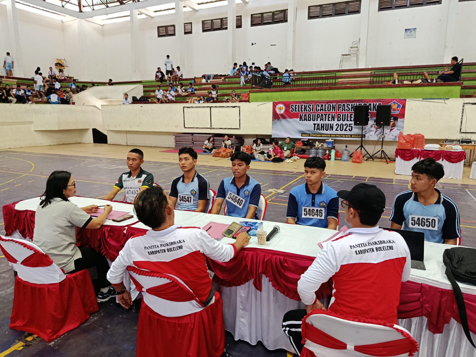 SELEKSI: Proses seleksi calon Paskibraka Buleleng di GOR Bhuana Patra belum lama ini.