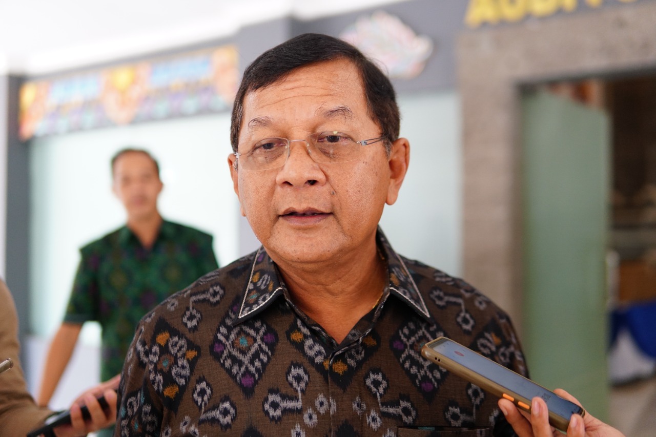 Bupati Buleleng, I Nyoman Sutjidra.