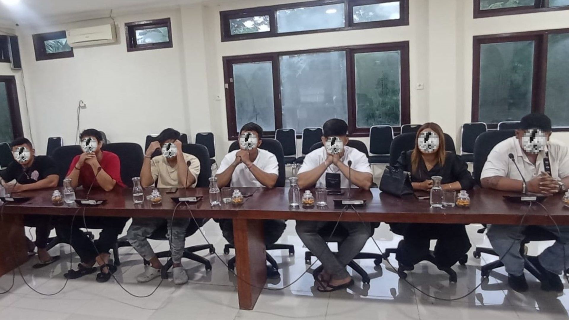 PELAKU PELECEHAN: Ketujuh orang pemuda yang diduga melakukan aksi pelecehan seksual terhadap tiga orang remaja laki-laki.