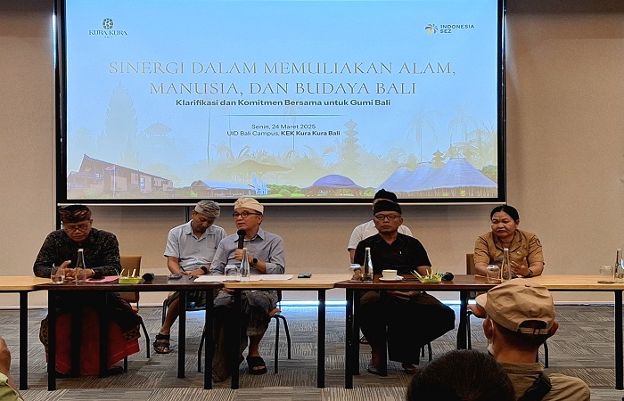 Perwakilan PT BTID bersama dengan jajaran perangkat Desa Serangan dalam konferensi pers, Senin kemarin (24/3) di UID Bali Campus, Serangan.