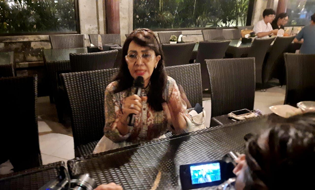 MAKAN BERGIZI: Anggota Komisi IX DPR RI, Tutik Kusuma Wardhani.