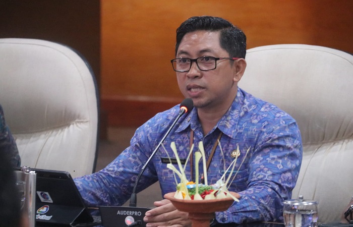 Kepala Dinas Kominfosanti Kabupaten Buleleng, Ketut Suwarmawan ingatkan masyarakat bahwa pinjol dengan segala dampak negatifnya, sudah seharusnya disadari oleh masyarakat Buleleng.