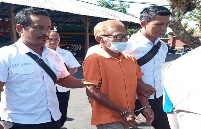 Pelaku Marno dikeler polisi usai menghabisi nyawa selingkuhan istrinya.