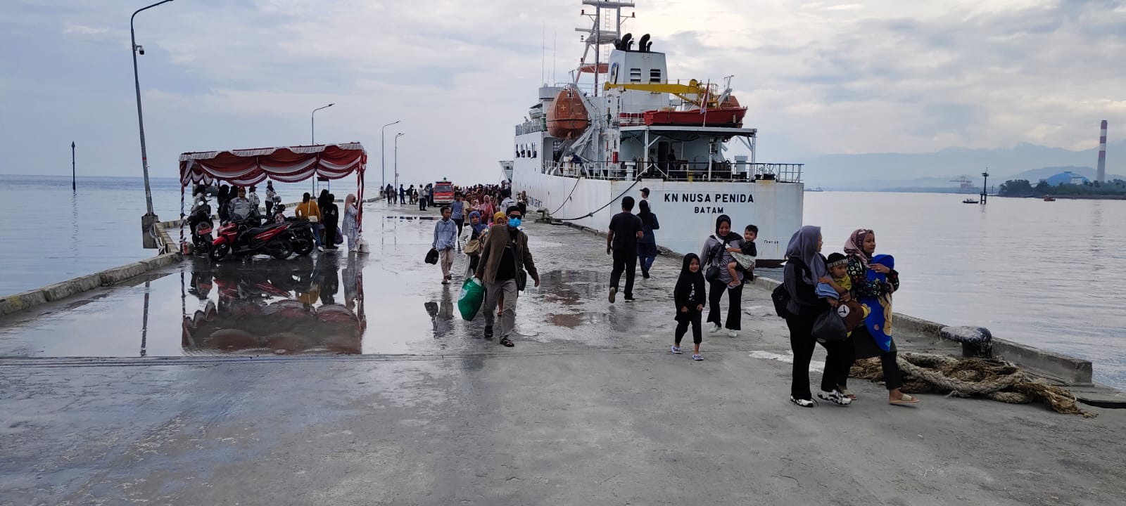 ARUS BALIK: Suasana arus balik di Pelabuhan Celukan Bawang.