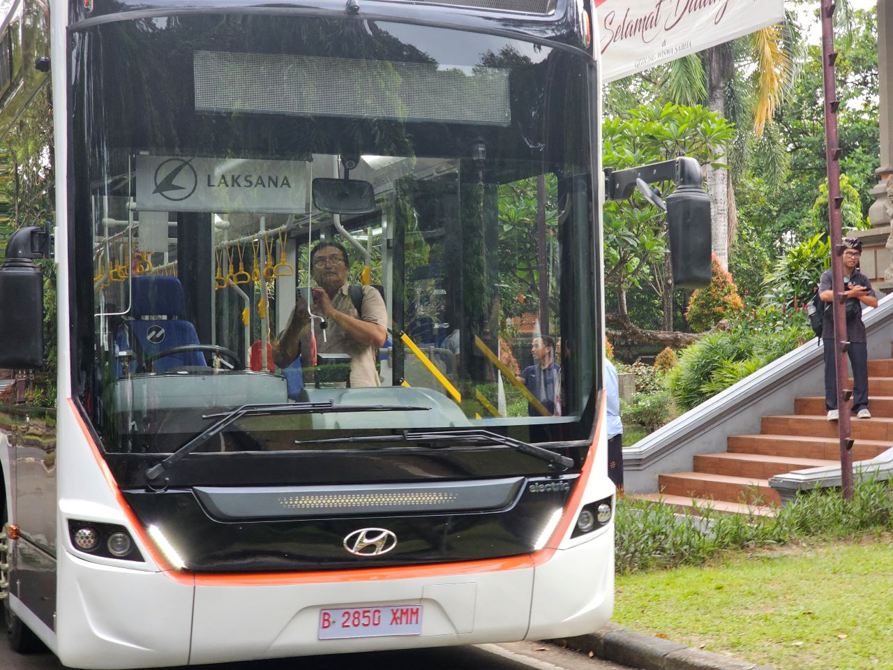 BUS LISTRIK: Salah satu bus listrik yang akan dihibahkan kepada Pemprov Bali.