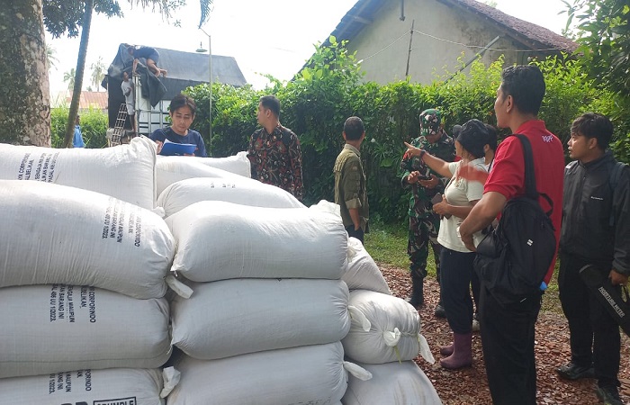 Tim Distan Buleleng membagikan benih padi kaya gizi ke sejumlah subak di tiga kecamatan. Padi ini diketahui mengandung zinc untuk cegah stunting.