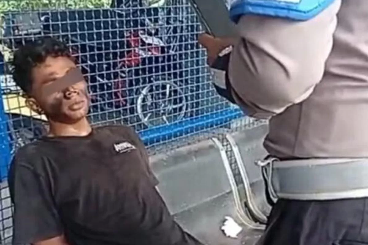 F, 22, diamankan Polsek Benowo pada Sabtu (12/4) lalu setelah diduga mencuri sebuah truk tangki di kawasan pergudangan di Tambak Osowilangun.