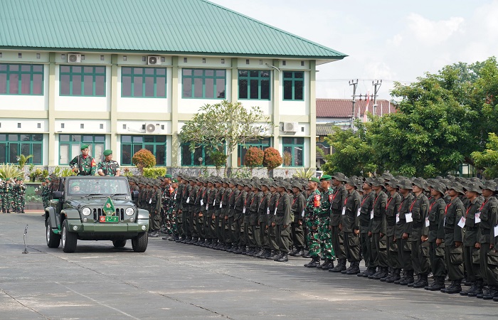 Panglima Komando Daerah Militer (Pangdam) IX/Udayana, Mayjen TNI Piek Budyakto, S.H., M.H., mulai menjalankan tugas di Bali.