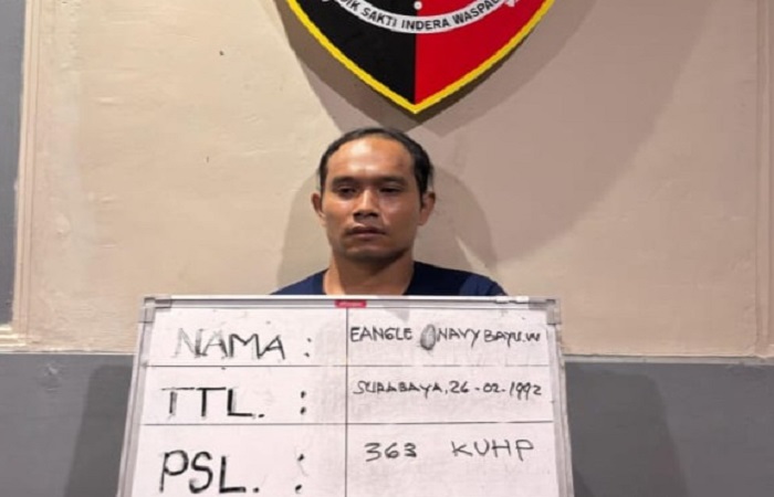Pelaku pencurian mobil yayasan bernama Eangle Navi Bayu W, 32, diciduk Polsek Denpasar Timur.