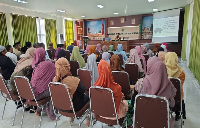 PHU Kemenag Kabupaten Buleleng menggelar pertemuan dengan CJH 2025. Diketahui ada lima orang yang urung berangkat pada tahun ini.