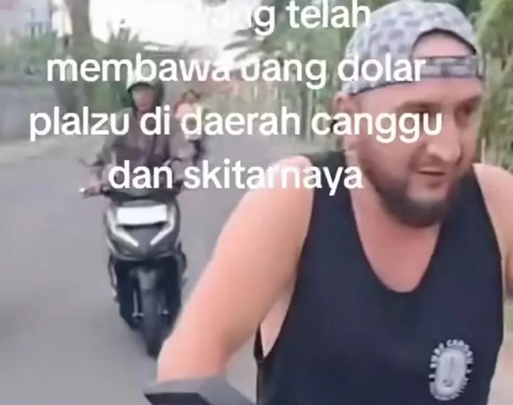 Oknum bule yang diduga berasal dari Rusia. Dia diduga mengedarkan ulang dolar palsu di Bali.