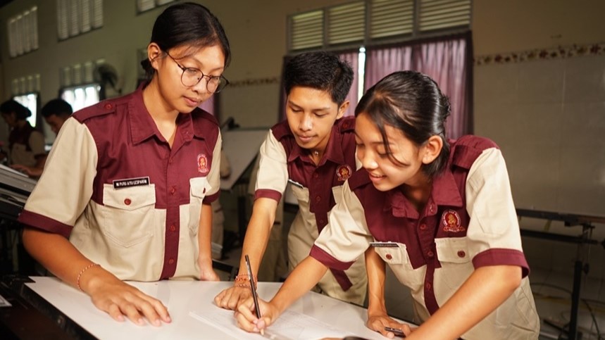 SISWA BARU: Suasana belajar mengajar di SMKN Bali Mandara.