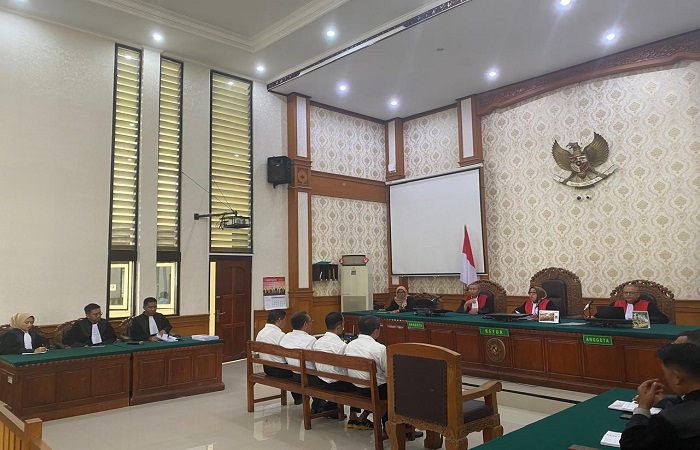 Suasana sidang tuntutan perkara korupsi dana UEP Kecamatan Kerambitan yang digelar di PN Tipikor Denpasar.
