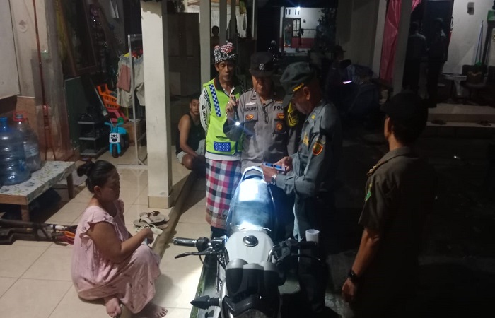 Suasana razia duktang oleh Satpol PP Tabanan berapa di wilayah Desa Dauh Peken, Kecamatan Tabanan.