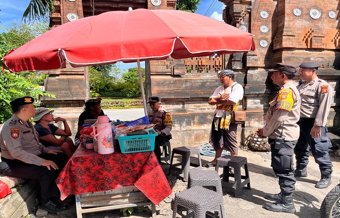 Polisi jaga keamanan, antisipasi kejadian susulan, Minggu 20 April 2025. Kejadiannya di kawasan Pantai Bangsal, Desa Sanur Kaja, Kecamatan Denpasar Selatan.