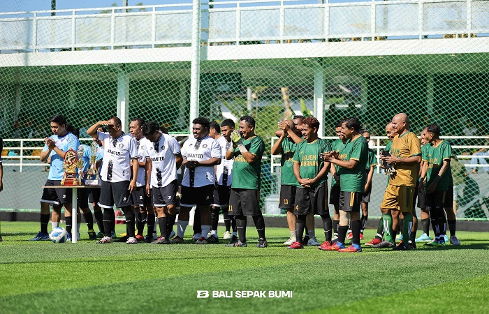 Persekutuan Kaum Bapak (PKB) GPIB Maranatha Denpasar dari wilayah I, II, III dan Bajem Tabanan mengikuti turnamen Mini Soccer berlangsung di Bali Sepak Bumi, Jalan Badak Agung, Denpasar, kemarin.